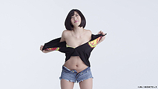 画像ギャラリー No.032のサムネイル画像 / JRA×新日本プロレスのコラボコンテンツ「新日本プロレスケイバ」がUmabiで公開。“一瞬で破れるTシャツ”が当たる企画も