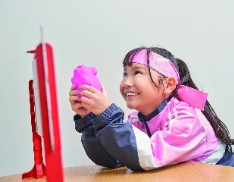 画像ギャラリー No.004のサムネイル画像 / ブタ型ラケットの鼻息で羽根を飛ばし合う。スポーツ系アクションゲーム「ブタミントン」，4月中旬に発売