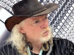 �Υ��󥿥ӥ塼��Twitch��CEO��ʹ�������ȥ꡼�ޡ������������ɵ᤹�뿷��ǽ