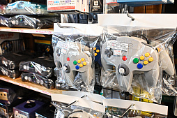 画像ギャラリー No.071のサムネイル画像 / スーパーポテト10時間「秋葉原　都会に眠る思い出に」by 4Gamer